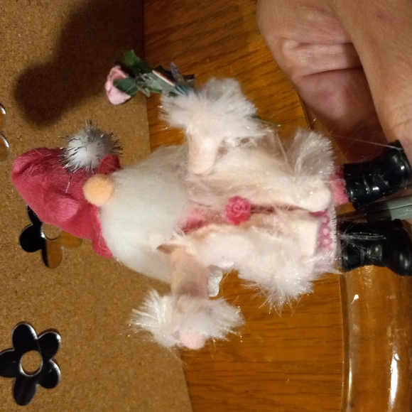 "Every home should own a knome."Cute angel knome Valentine barbie color theme 6" - Picture 5 of 7